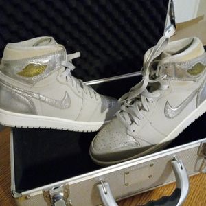 Retro jordan 1 silver size 8